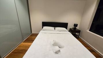 Fer et planche Ă repasser, draps fournis