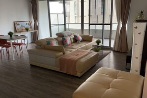 TV - Burwood 2 rooms APT$ close Olympic park&CBD (Burwood)