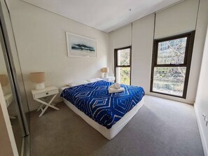 Iron/ironing board, WiFi, bed sheets - Sydney CBD 2BR 103 Easy Walk to Darling Harbour (Sydney)
