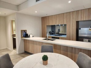 Dining - Sydney CBD 2BR 022 Easy Walk to Darling Harbour (Sydney)