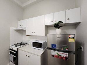Fridge, microwave, oven, stovetop - 2BR Terrace Miller Point in SYD CBD Great Location (Millers Point)