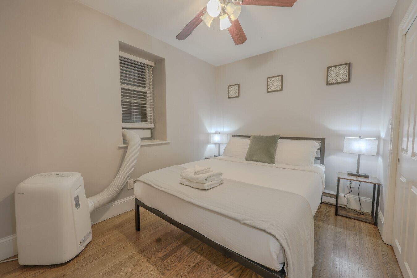 Bureau, fer et planche à repasser, Wi-Fi, draps fournis