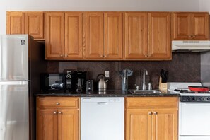 Refrigerador, microondas, horno, placa de cocina