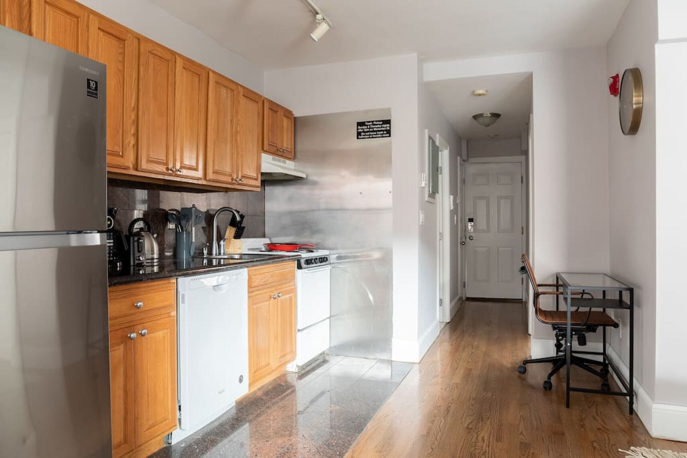 Refrigerador, microondas, horno, placa de cocina