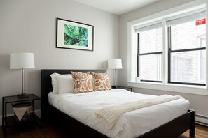 Desk, iron/ironing board, WiFi, bed sheets - Warr4-1/1 · Cozy 1br | Walk anywhere! | Fast Wifi + Smart lock (Boston)