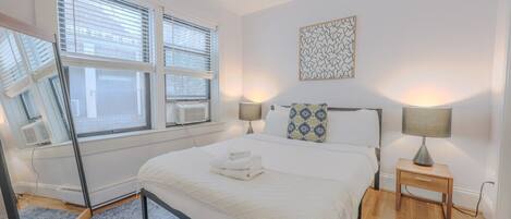 Desk, iron/ironing board, WiFi, bed sheets