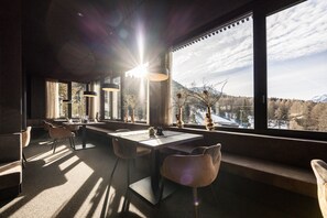 Dining - Room 'Vista Suite 3, Alma Alpina Lodge' with Mountain View, Shared Pool & Wi-Fi (Obereggen)
