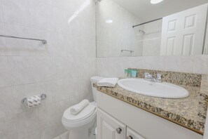 Bathroom - Bright 1 Bedroom | Downtown Boston (Boston)