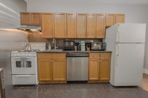 Private kitchen - Bright 1 Bedroom | Downtown Boston (Boston)