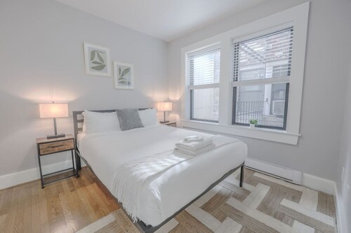 Bright 1 Bedroom | Downtown Boston