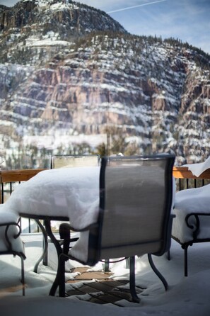 Outdoor dining - Amphitheater Haus | Decks, Fireplaces, Trails-Sleeps 8 (ouray)