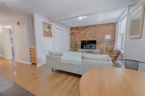 Living area - Simple Theater District 1 Bedroom (Boston)