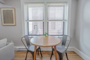 Dining - Simple Theater District 1 Bedroom (Boston)