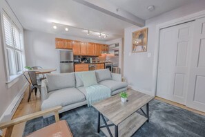 Living area - Simple Theater District 1 Bedroom (Boston)