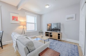 TV - Warr18-1/1 · Simple 1BR steps to Boston Common and South End! (Boston)