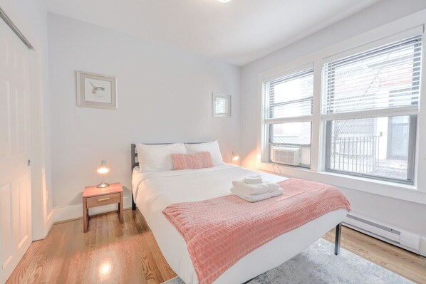 Desk, iron/ironing board, WiFi - Warr18-1/1 · Simple 1BR steps to Boston Common and South End! (Boston)