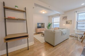 TV - Chic 1 Bed Apartment! | Steps from Boston Common! (Boston)