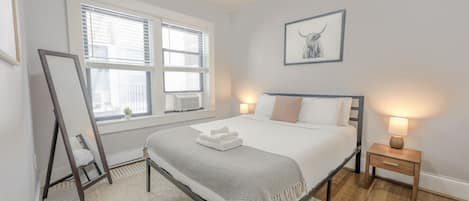 Desk, iron/ironing board, WiFi, bed sheets