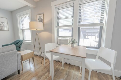 Warr15-1/1 · Comfy 1br, Minutes to Boston Common, 99 Walk score