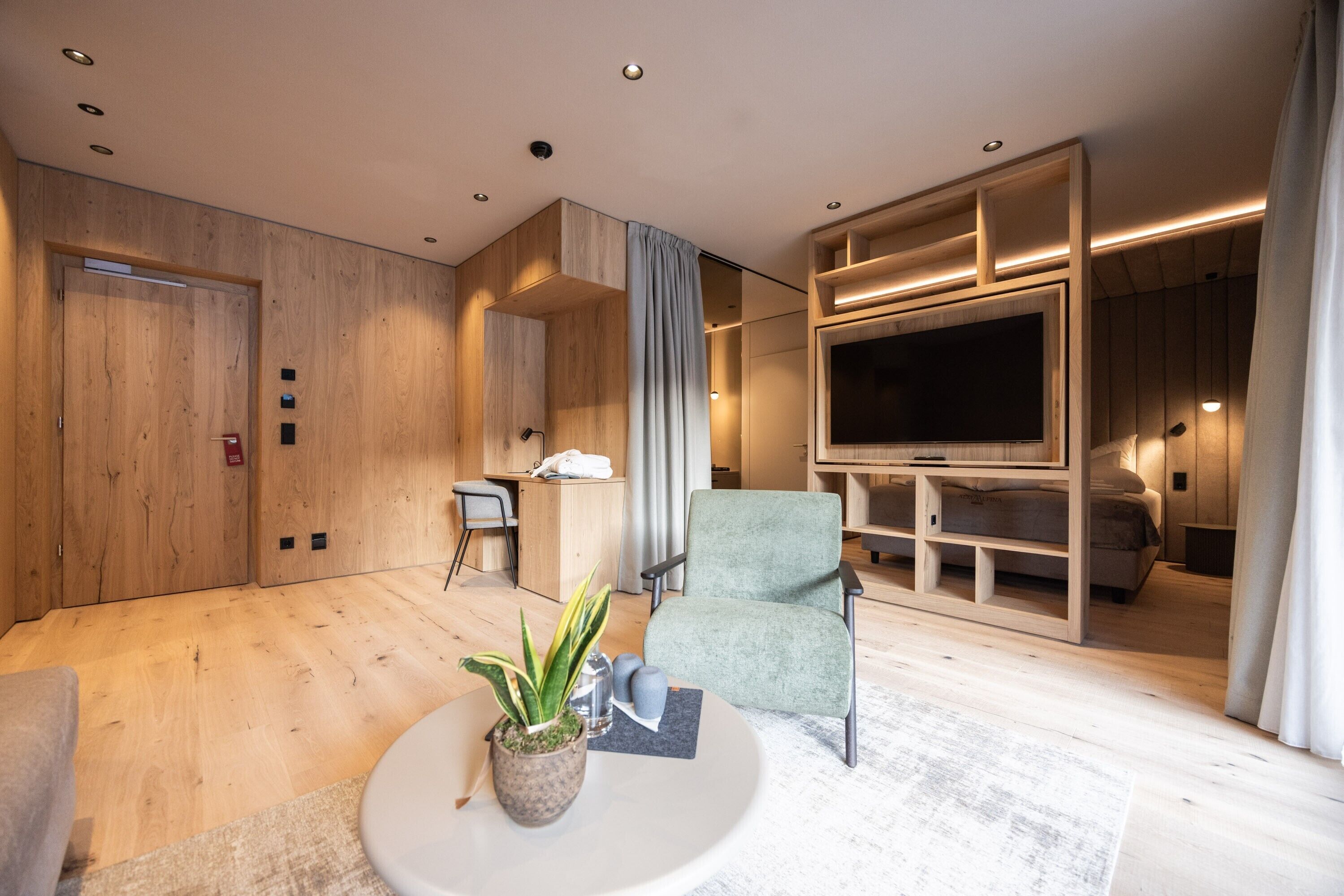 4 bedrooms, WiFi, bed sheets, wheelchair access