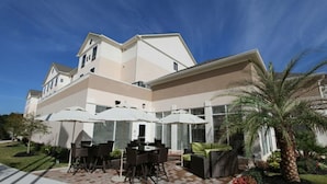 Outdoor dining - 4 Units | Pool & Dining | Near Covington Business District (Covington)