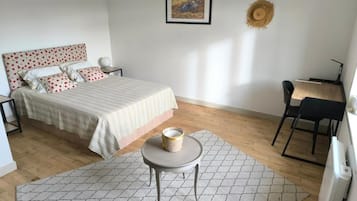 2 quartos, escrivaninha, Wi-Fi de cortesia, roupa de cama