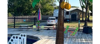 Cool Custom Cabin Right Next to Pool!