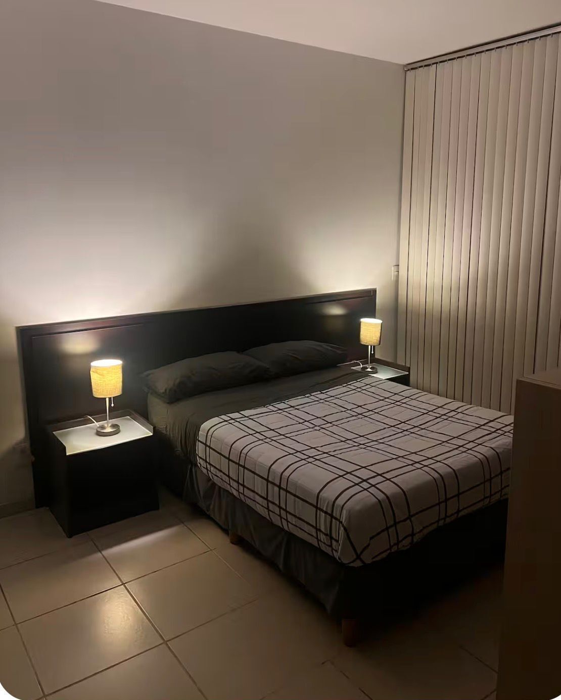 Fer et planche à repasser, Wi-Fi gratuit, draps fournis