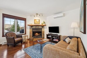 Télévision, cheminée