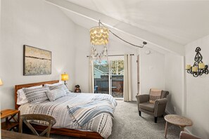 2 bedrooms, iron/ironing board, free WiFi, bed sheets - Modern Ketchum Condo: Steps to Atkinson Park & Trail - Walk to Town - Dogs OK (Ketchum)