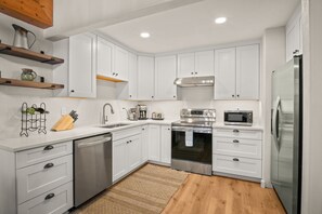 Fridge, microwave, oven, stovetop - Modern Ketchum Condo: Steps to Atkinson Park & Trail - Walk to Town - Dogs OK (Ketchum)