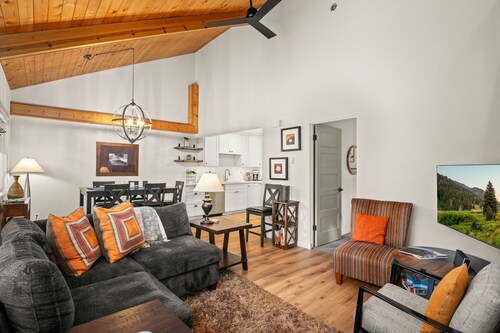 Modern Ketchum Condo: Steps to Atkinson Park & Trail - Walk to Town - Dogs OK