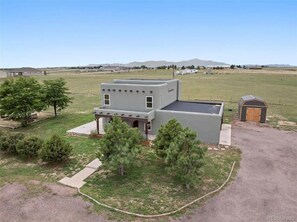 Exterior - Perfect 4-bedroom house in Peyton for your next getaway (Peyton)