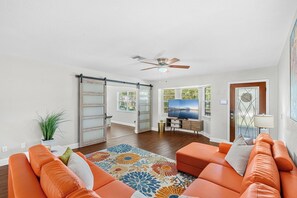 House (3 Bedrooms) | Living area | 40-inch Smart TV with digital channels - 4195 10th Street (Vero Beach)