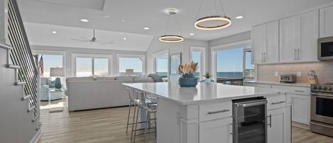 KĂŒhlschrank, Mikrowelle, Ofen, Herdplatte