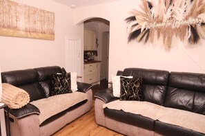 Living area - Derry City, Northern Ireland - No 13 Legenderry (Londonderry)