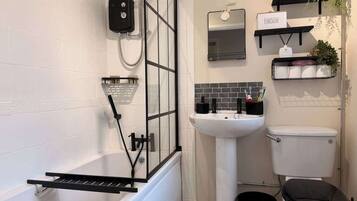 Hårføner og håndklær