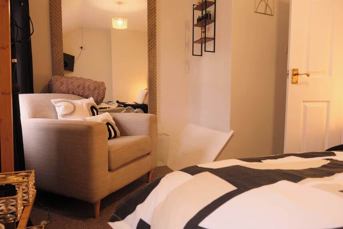 2 chambres, fer et planche à repasser, Wi-Fi, draps fournis