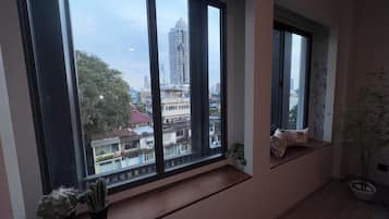 Deluxe Studio Suite, Canal View | Interior