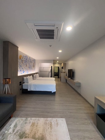 Deluxe Studio Suite, Canal View | In-room safe, desk, laptop workspace, blackout drapes. BubbleHumble.Bkk