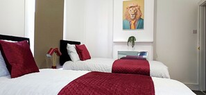 3 chambres, fer et planche à repasser, Wi-Fi, draps fournis