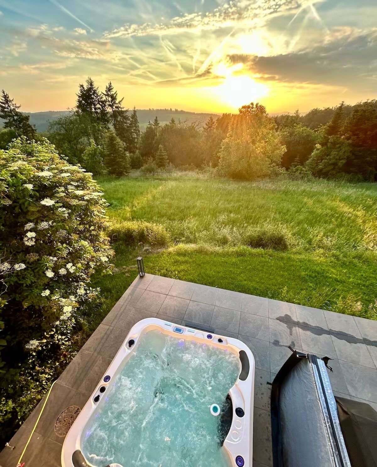 Outdoor spa tub