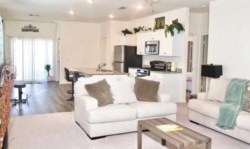 Charming 3-Bedroom 2 Full bath home with Wifi and AC in New Caney, Texas