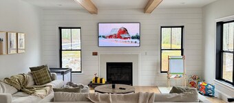 Your FIFA World Cup 26 rental home - 4.4 mi from Gillette