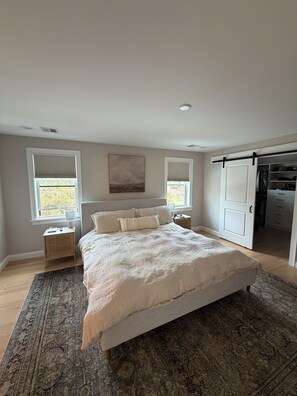 4 soverom, skrivebord, reiseseng for barn og wi-fi (inkludert)