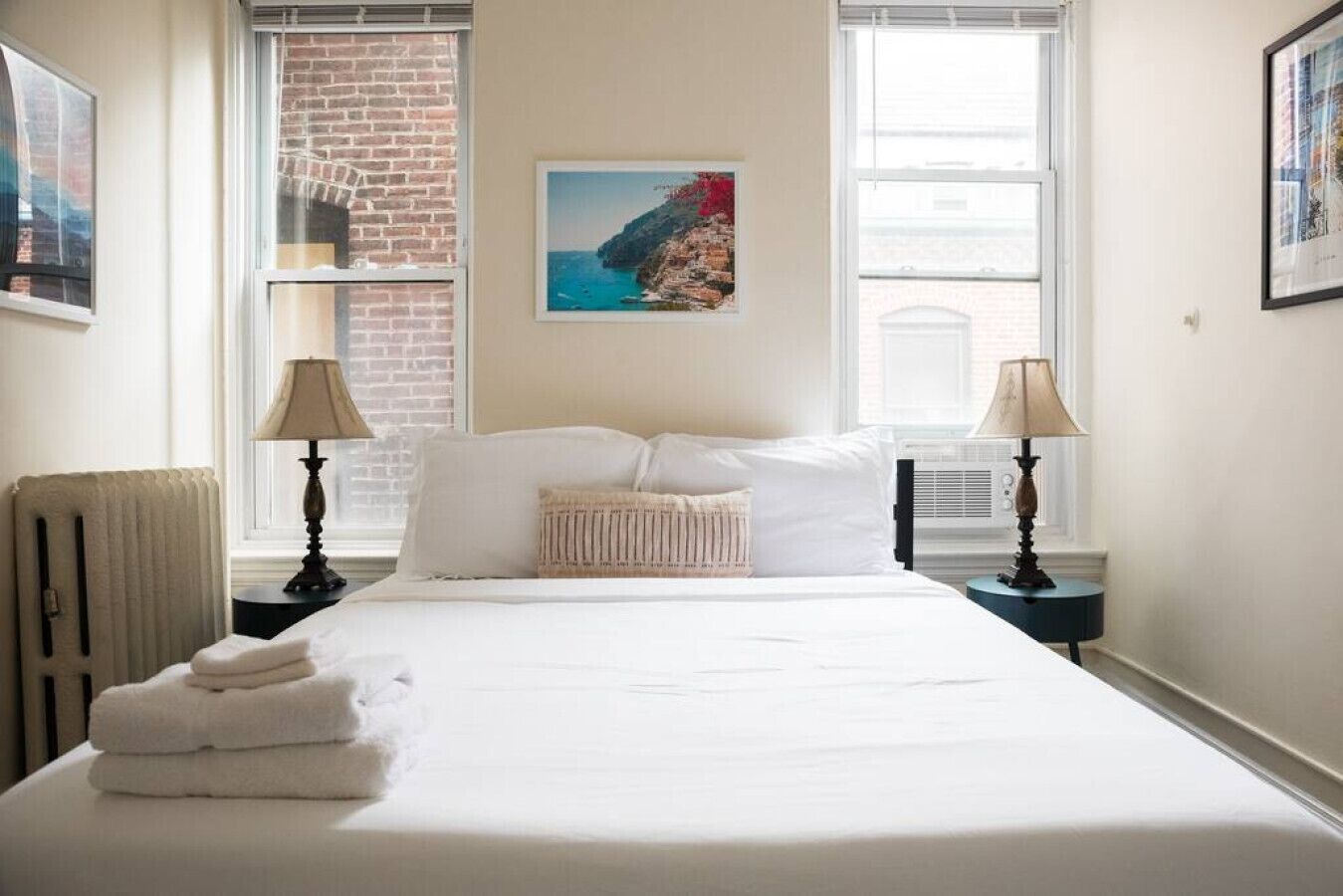 Escrivaninha, ferros/tábuas de passar roupa, Wi-Fi, roupa de cama