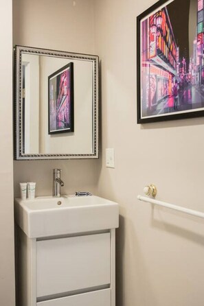 Hair dryer - Centrally located 1bed | Newbury Street (Boston)