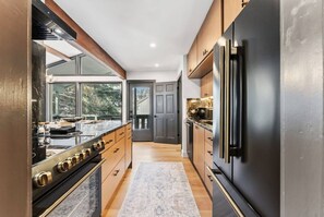 Micro-ondes, four, plaque de cuisson, lave-vaisselle