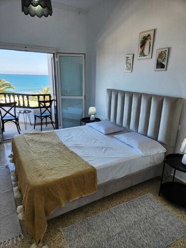 Almost waterfront apartment in la marsa corniche