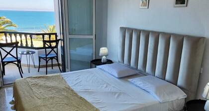 Almost waterfront apartment in la marsa corniche